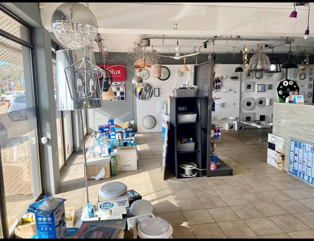 120M² BUSINESS FOR SALE IN VOORBAAI
